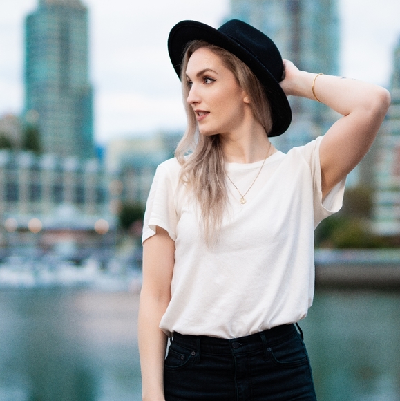 Meet your Posher, Katie - Picture 1 of 1